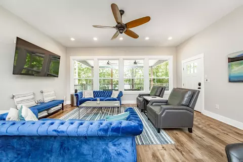 Living - 14 Air Rd, Higden, AR 72067 photo 4 of 5