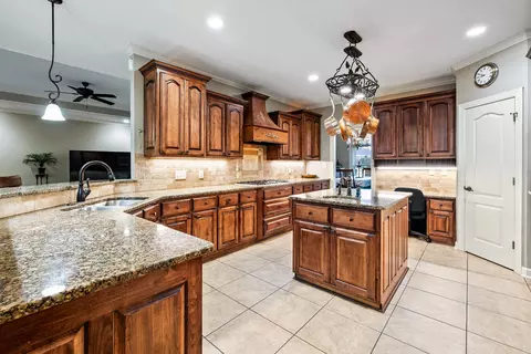 Kitchen - 5410 Lexington Ave, Benton, AR 72019 photo 5 of 5