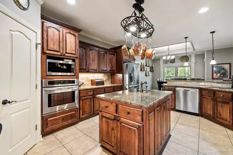 Kitchen - 5410 Lexington Ave, Benton, AR 72019 photo 3 of 5