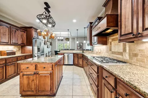 Kitchen - 5410 Lexington Ave, Benton, AR 72019 photo 4 of 5