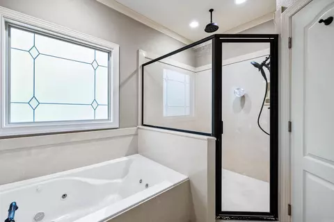 Bath - 5410 Lexington Ave, Benton, AR 72019 photo 3 of 4