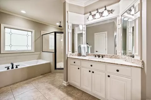 Bath - 5410 Lexington Ave, Benton, AR 72019 photo 2 of 4