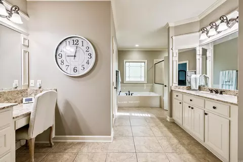 Bath - 5410 Lexington Ave, Benton, AR 72019 photo 1 of 4