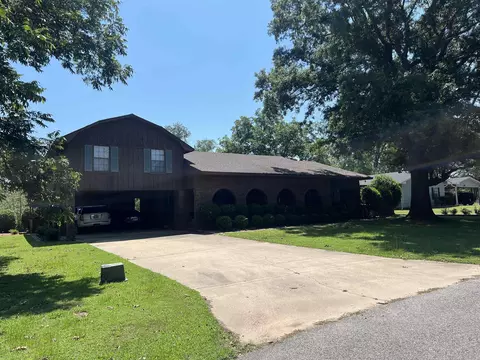Exterior - 3111 Holiday Dr, Pine Bluff, AR 71602 photo 1 of 11