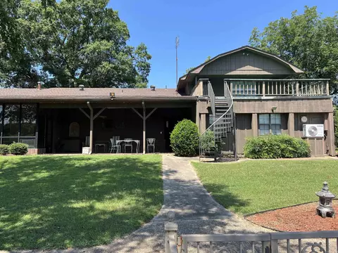 Exterior - 3111 Holiday Dr, Pine Bluff, AR 71602 photo 4 of 11