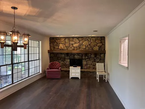 Living - 3111 Holiday Dr, Pine Bluff, AR 71602 photo 3 of 8