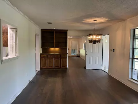 Living - 3111 Holiday Dr, Pine Bluff, AR 71602 photo 4 of 8