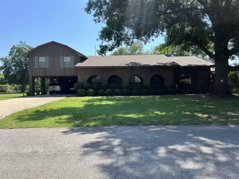 Exterior - 3111 Holiday Dr, Pine Bluff, AR 71602 photo 2 of 11