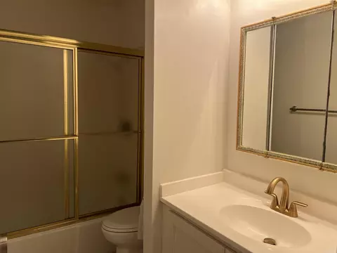 Bath - 3111 Holiday Dr, Pine Bluff, AR 71602 photo 2 of 5