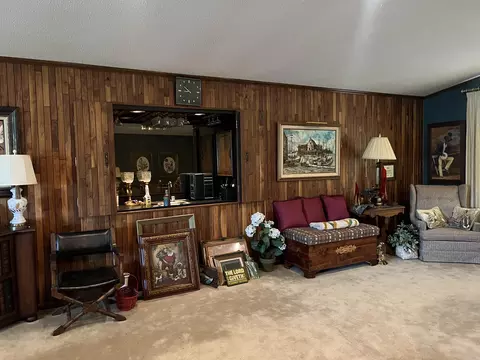 Living - 3111 Holiday Dr, Pine Bluff, AR 71602 photo 7 of 8