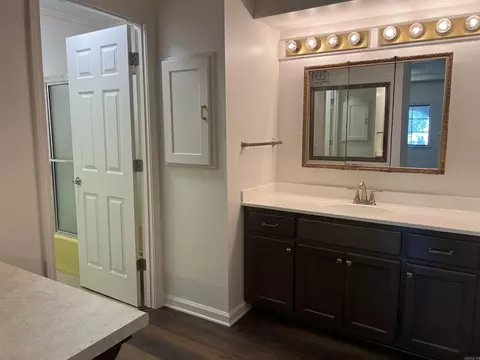 Bath - 3111 Holiday Dr, Pine Bluff, AR 71602 photo 3 of 5