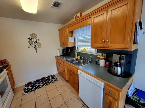 Kitchen - 103 Lake Ct, Beebe, AR 72012 photo 3 of 4
