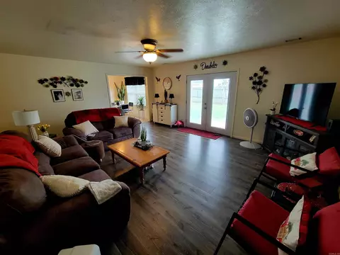 Living - 103 Lake Ct, Beebe, AR 72012 photo 1 of 3