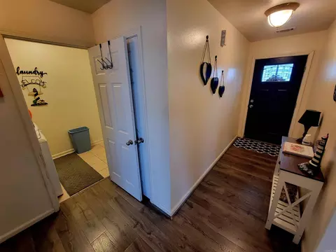 Entry Way - 103 Lake Ct, Beebe, AR 72012 photo 1 of 3