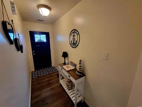 Entry Way - 103 Lake Ct, Beebe, AR 72012 photo 3 of 3