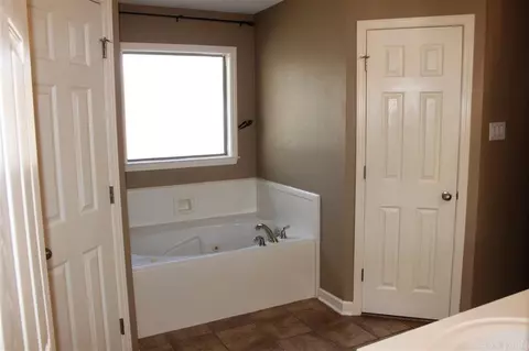 Bath - 62 Willow Dr, Cabot, AR 72023 photo 1 of 3