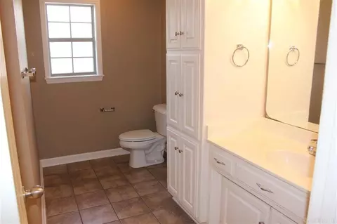 Bath - 62 Willow Dr, Cabot, AR 72023 photo 3 of 3