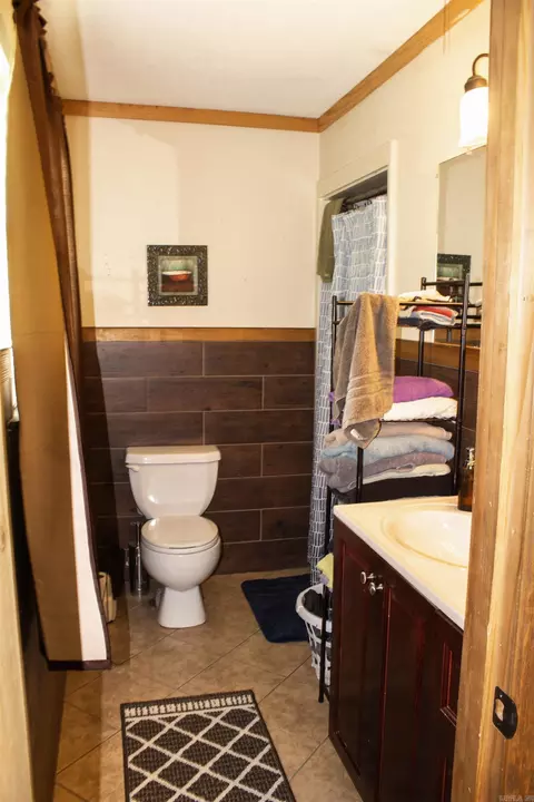 Bath - 100 Elizabeth St, Prescott, AR 71857 photo 2 of 3