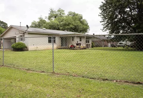 Exterior - 100 Elizabeth St, Prescott, AR 71857 photo 2 of 6