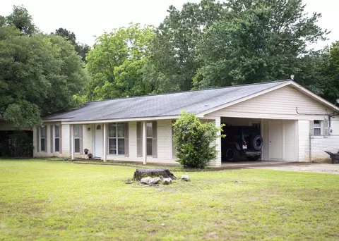 Exterior - 100 Elizabeth St, Prescott, AR 71857 photo 3 of 6