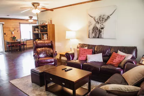 Living - 100 Elizabeth St, Prescott, AR 71857 photo 1 of 1
