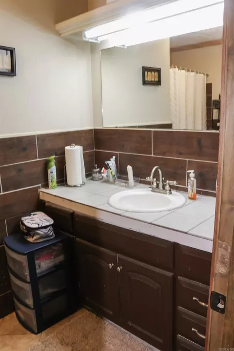Bath - 100 Elizabeth St, Prescott, AR 71857 photo 3 of 3