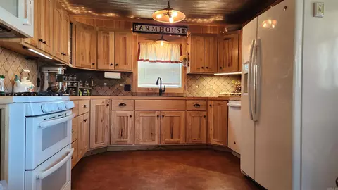 Kitchen - 1007 Murphy Rd, Norman, AR 71960 photo 3 of 5