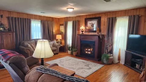 Living - 1007 Murphy Rd, Norman, AR 71960 photo 3 of 6