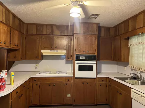 Kitchen - 1701 Dixon, Pine Bluff, AR 71603 photo 2 of 3