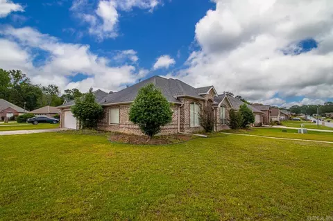 46 Crystalwood Dr, Little Rock, AR 72210