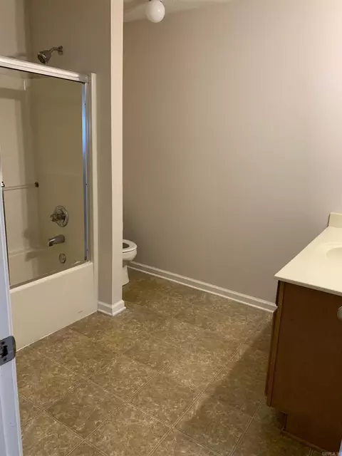 Bath - 1810 Angeline Dr, Conway, AR 72032 photo 2 of 2