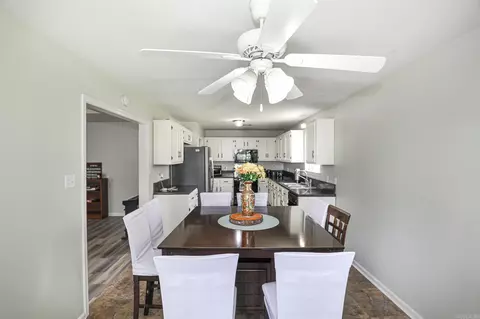 Dining - 2203 Cedar Ridge Dr, Benton, AR 72015 photo 3 of 3