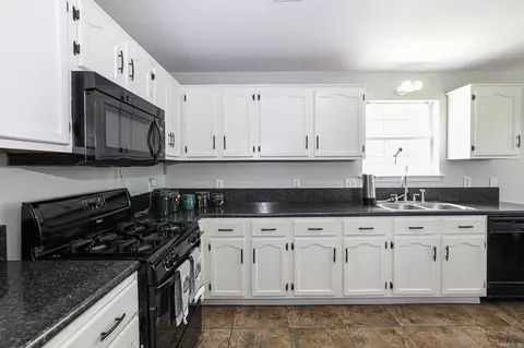 Kitchen - 2203 Cedar Ridge Dr, Benton, AR 72015 photo 4 of 4