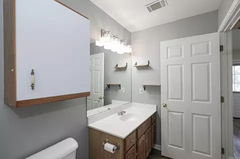 Bath - 2203 Cedar Ridge Dr, Benton, AR 72015 photo 3 of 5