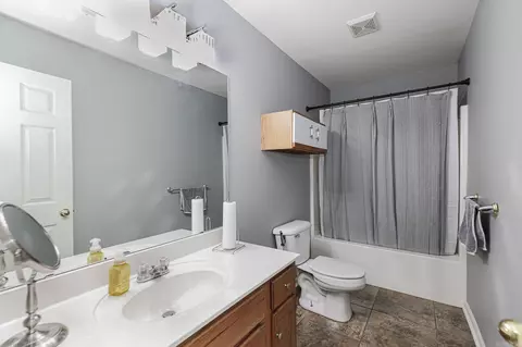 Bath - 2203 Cedar Ridge Dr, Benton, AR 72015 photo 4 of 5