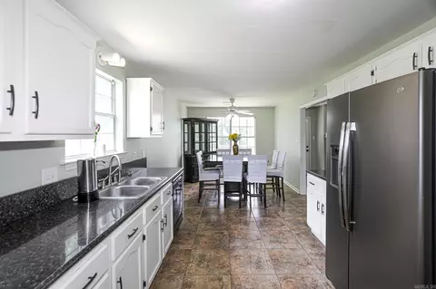 Kitchen - 2203 Cedar Ridge Dr, Benton, AR 72015 photo 3 of 4
