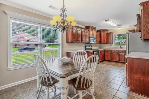 Dining - 75 Fuscata Loop, Lonoke, AR 72086 photo 1 of 2