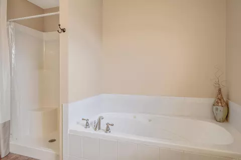 Bath - 75 Fuscata Loop, Lonoke, AR 72086 photo 3 of 4
