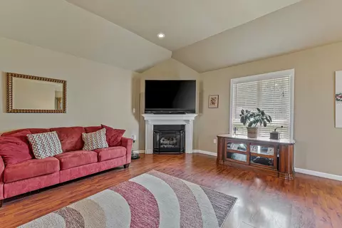 Living - 444 Arrowhead Rd, Trumann, AR 72472 photo 1 of 1