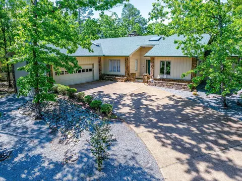 14 Indiana Pl, Hot Springs Village, AR 71909