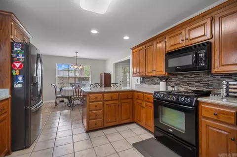 Kitchen - 3924 Mockingbird Cv, Benton, AR 72015 photo 3 of 3