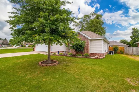 Exterior - 3924 Mockingbird Cv, Benton, AR 72015 photo 4 of 13