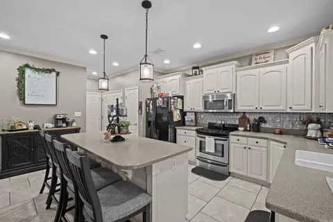 Kitchen - 108 Chimney Rock Rd, Beebe, AR 72012 photo 2 of 2