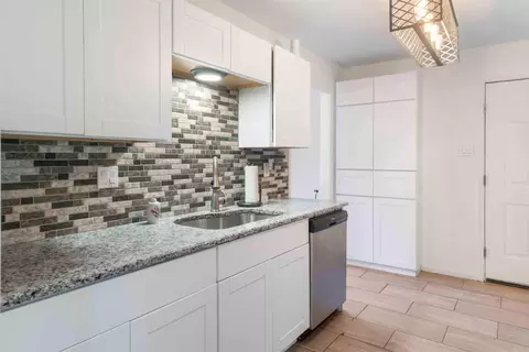 Kitchen - 2708 Eagle Run Dr, Benton, AR 72015 photo 4 of 6