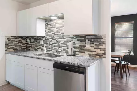 Kitchen - 2708 Eagle Run Dr, Benton, AR 72015 photo 3 of 6