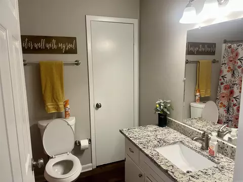 Bath - 720 Adrian St, Benton, AR 72015 photo 2 of 2
