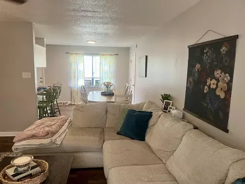 Living - 720 Adrian St, Benton, AR 72015 photo 2 of 3