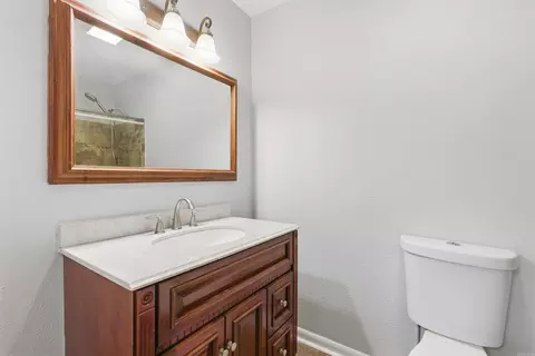 Bath - 10626 Pineview Dr, Mabelvale, AR 72103 photo 2 of 3