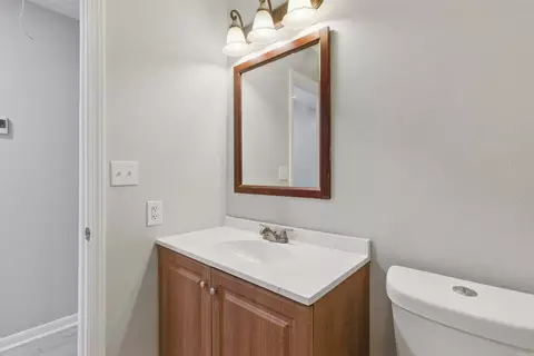 Bath - 10626 Pineview Dr, Mabelvale, AR 72103 photo 3 of 3