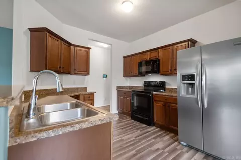 Kitchen - 4008 Buckthorn Ln, Alexander, AR 72002 photo 2 of 3